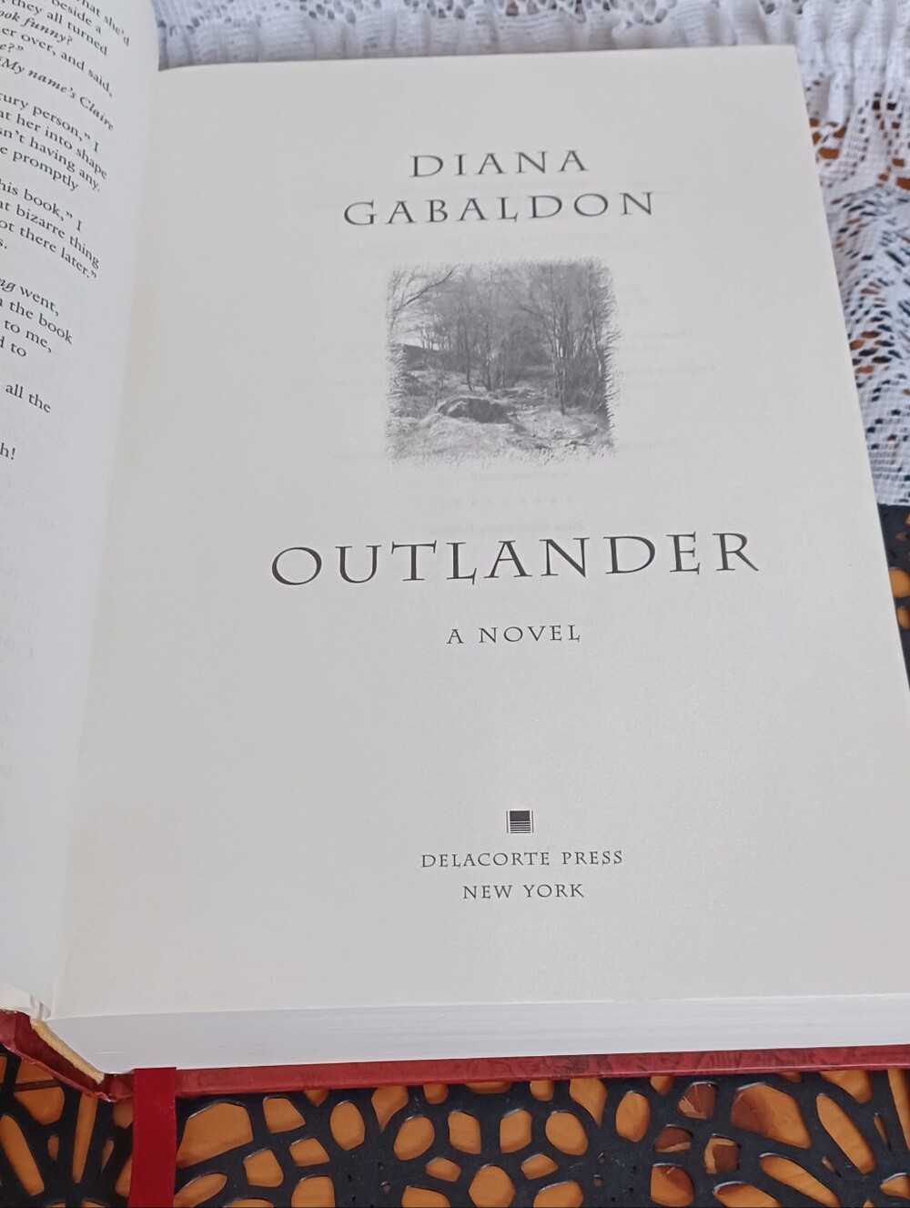 20TH ANNIVERSARY EDITION OUTLANDER A NOVEL BY DIANA GABALDON W/CD & BOOKMARK - Picture 8 of 14